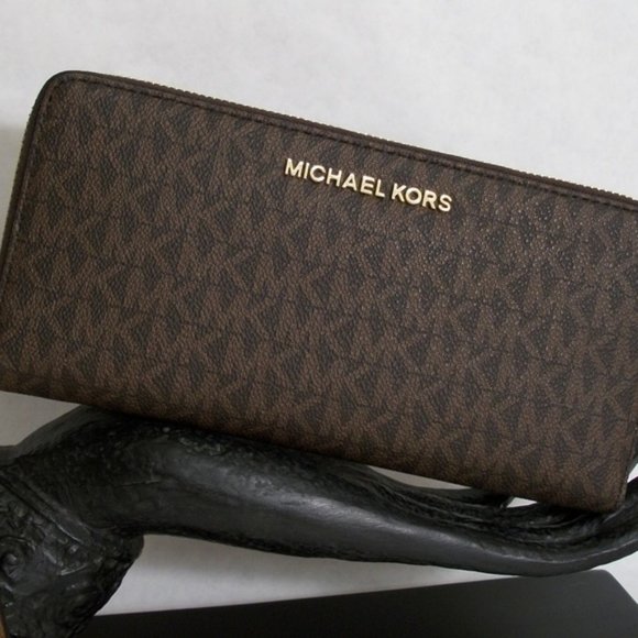 Michael Kors Large Continental Wristlet - Picture 1 of 7